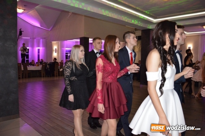 Zdjęcie w galerii na portalu naszwodzislaw.com: Uczniowie z ZST bawią się na studniówce w Premium  wiadomości z regionu