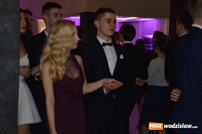 Zdjęcie w galerii na portalu naszwodzislaw.com: Uczniowie z ZST bawią się na studniówce w Premium  wiadomości z regionu