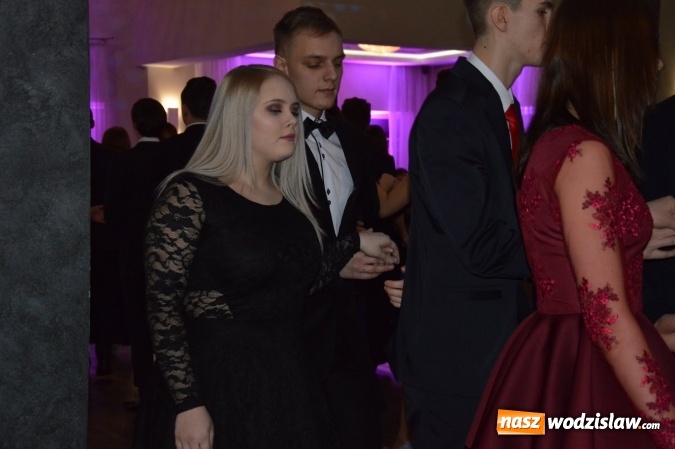 Zdjęcie w galerii na portalu naszwodzislaw.com: Uczniowie z ZST bawią się na studniówce w Premium  wiadomości z regionu