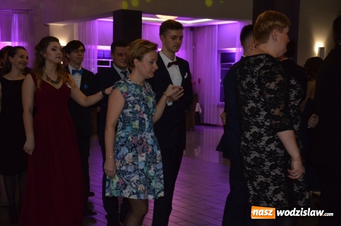 Zdjęcie w galerii na portalu naszwodzislaw.com: Uczniowie z ZST bawią się na studniówce w Premium  wiadomości z regionu