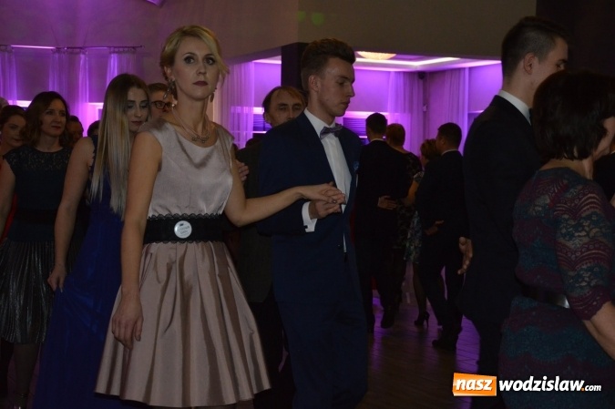 Zdjęcie w galerii na portalu naszwodzislaw.com: Uczniowie z ZST bawią się na studniówce w Premium  wiadomości z regionu