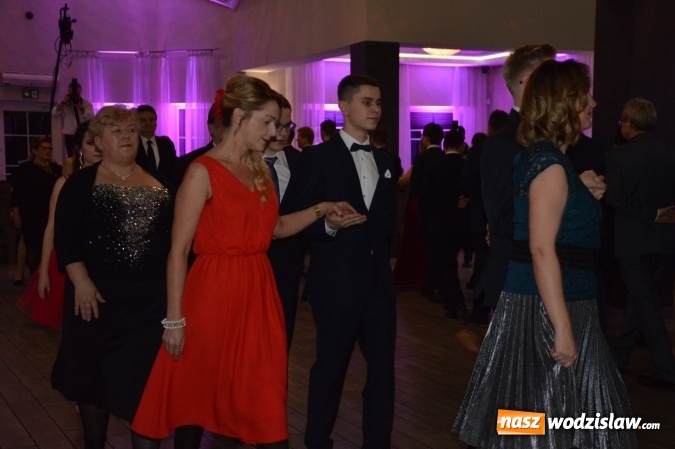 Zdjęcie w galerii na portalu naszwodzislaw.com: Uczniowie z ZST bawią się na studniówce w Premium  wiadomości z regionu