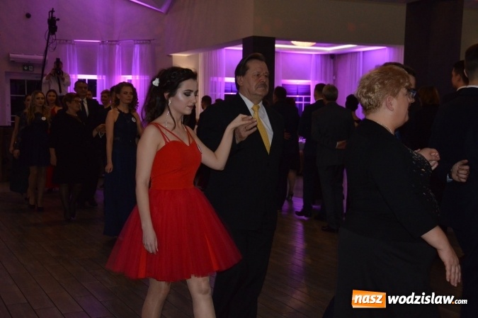 Zdjęcie w galerii na portalu naszwodzislaw.com: Uczniowie z ZST bawią się na studniówce w Premium  wiadomości z regionu