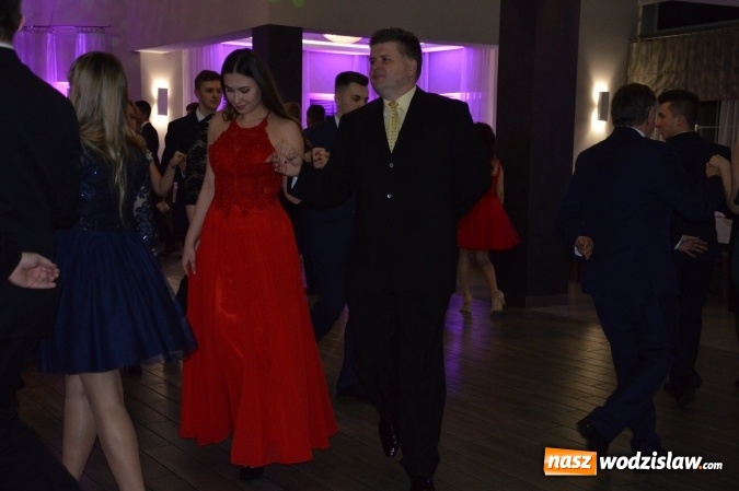 Zdjęcie w galerii na portalu naszwodzislaw.com: Uczniowie z ZST bawią się na studniówce w Premium  wiadomości z regionu