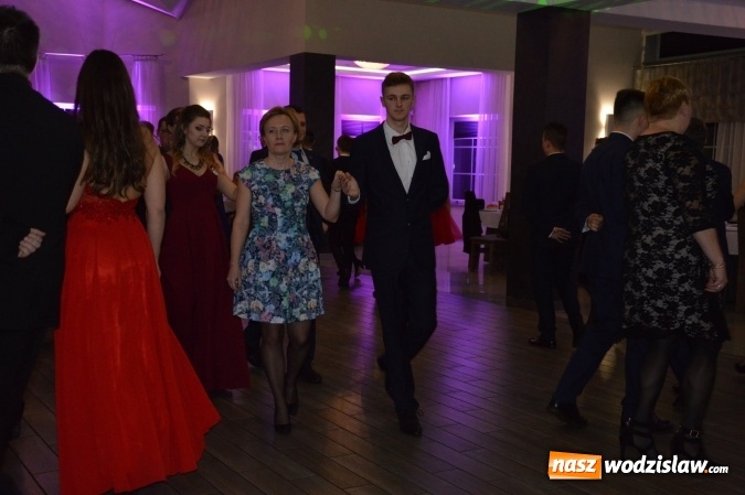 Zdjęcie w galerii na portalu naszwodzislaw.com: Uczniowie z ZST bawią się na studniówce w Premium  wiadomości z regionu