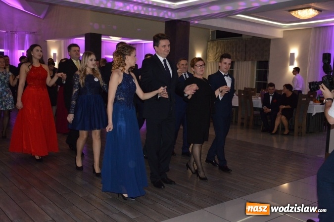 Zdjęcie w galerii na portalu naszwodzislaw.com: Uczniowie z ZST bawią się na studniówce w Premium  wiadomości z regionu