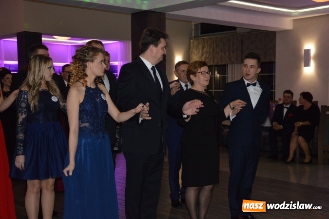 Zdjęcie w galerii na portalu naszwodzislaw.com: Uczniowie z ZST bawią się na studniówce w Premium  wiadomości z regionu