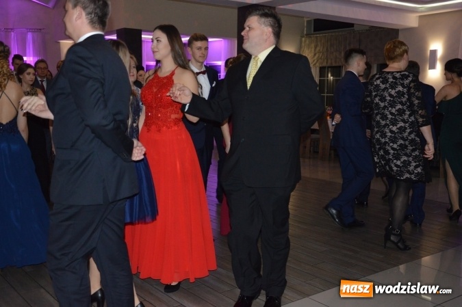 Zdjęcie w galerii na portalu naszwodzislaw.com: Uczniowie z ZST bawią się na studniówce w Premium  wiadomości z regionu