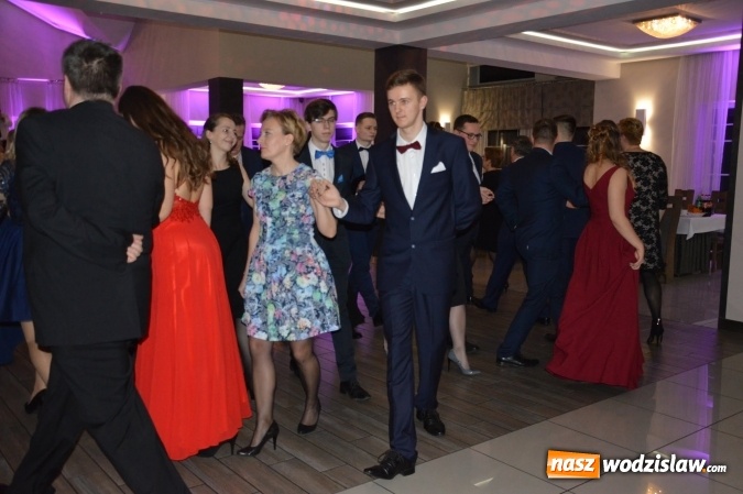 Zdjęcie w galerii na portalu naszwodzislaw.com: Uczniowie z ZST bawią się na studniówce w Premium  wiadomości z regionu