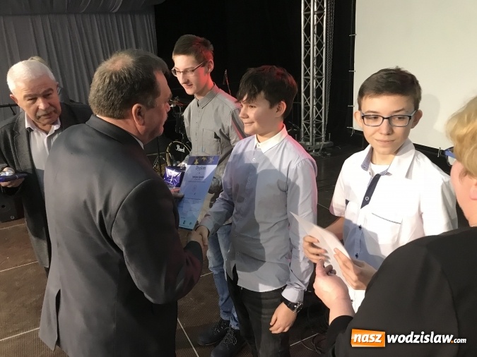 Zdjęcie w galerii na portalu naszwodzislaw.com: Młodzieżowa gala biznesu. Egzoszkielet z powiatu wodzisławskiego najwyżej oceniony  wiadomości z regionu