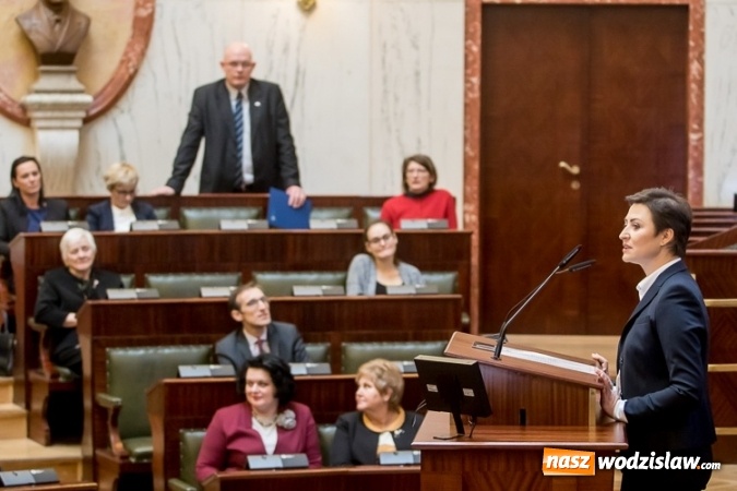 Zdjęcie w galerii na portalu naszwodzislaw.com: Przedstawiciele środowiska medycznego, samorządowcy i parlamentarzyści dyskutowali o refundacji leczenia kobiet wiadomości z regionu