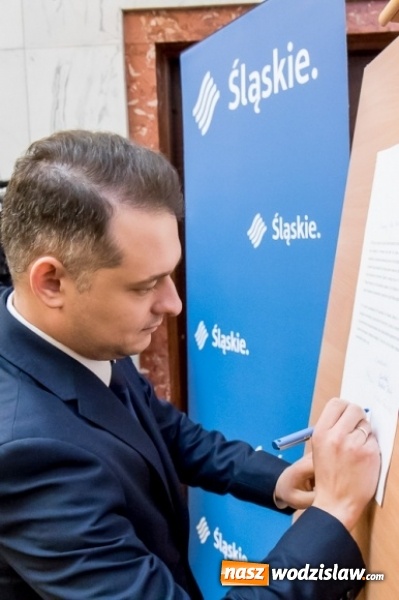 Zdjęcie w galerii na portalu naszwodzislaw.com: Przedstawiciele środowiska medycznego, samorządowcy i parlamentarzyści dyskutowali o refundacji leczenia kobiet wiadomości z regionu