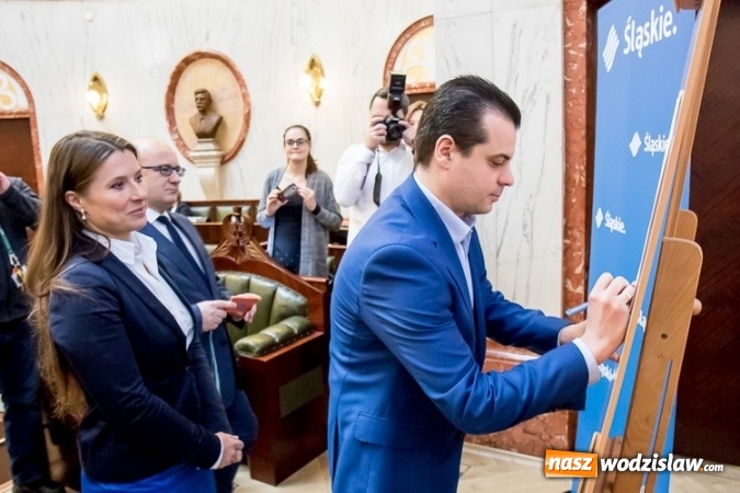 Zdjęcie w galerii na portalu naszwodzislaw.com: Przedstawiciele środowiska medycznego, samorządowcy i parlamentarzyści dyskutowali o refundacji leczenia kobiet wiadomości z regionu