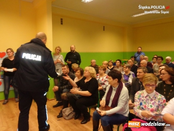 Zdjęcie w galerii na portalu naszwodzislaw.com: Policjanci rozmawiali z seniorami o ich bezpieczeństwie wiadomości z regionu