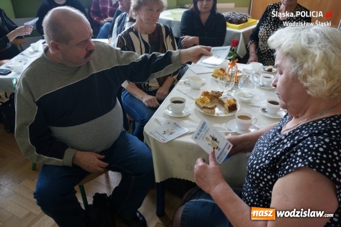 Zdjęcie w galerii na portalu naszwodzislaw.com: Policjanci rozmawiali z seniorami o ich bezpieczeństwie wiadomości z regionu