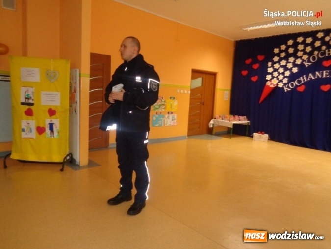 Zdjęcie w galerii na portalu naszwodzislaw.com: Policjanci rozmawiali z seniorami o ich bezpieczeństwie wiadomości z regionu
