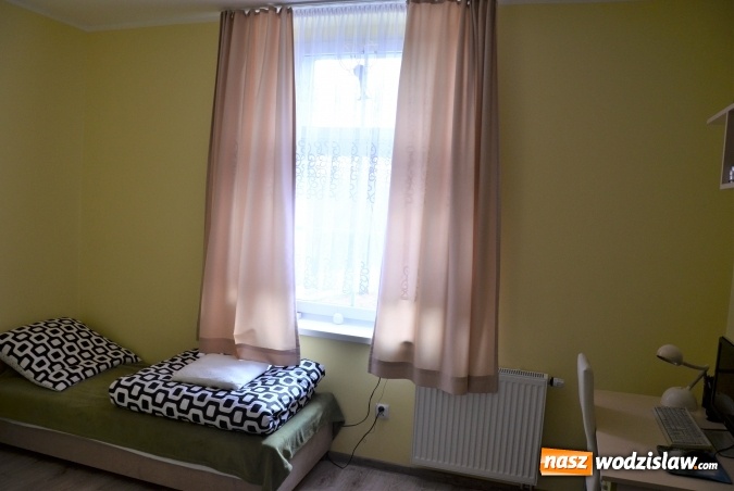 Zdjęcie w galerii na portalu naszwodzislaw.com: Powiatowa inwestycja w ludzi. Mieszkania chronione oficjalnie otwarte  wiadomości z regionu