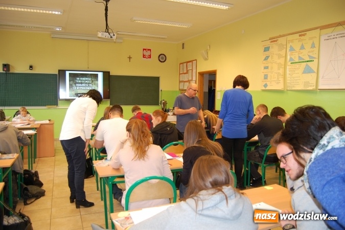 Zdjęcie w galerii na portalu naszwodzislaw.com: Matematyczne ferie. Nauczyciele połączyli siły w trosce o wyniki matury z matematyki  wiadomości z regionu