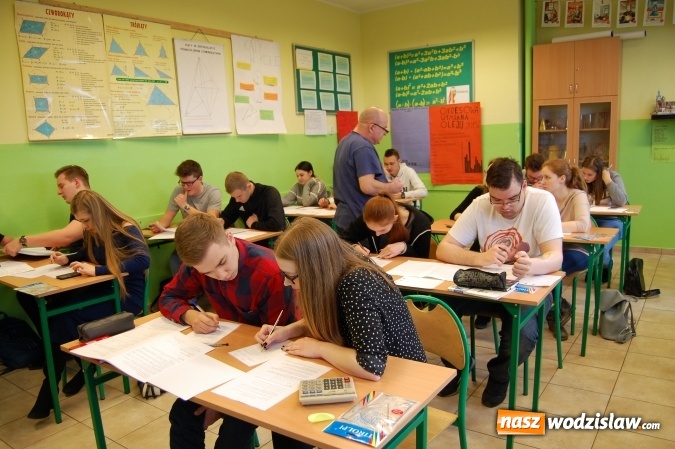 Zdjęcie w galerii na portalu naszwodzislaw.com: Matematyczne ferie. Nauczyciele połączyli siły w trosce o wyniki matury z matematyki  wiadomości z regionu