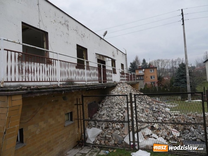 Zdjęcie w galerii na portalu naszwodzislaw.com: Były hotel przy Czyżowickiej do rozbiórki. Powstaje Centrum Usług Społecznych. ZDJĘCIA  wiadomości z regionu
