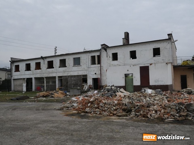 Zdjęcie w galerii na portalu naszwodzislaw.com: Były hotel przy Czyżowickiej do rozbiórki. Powstaje Centrum Usług Społecznych. ZDJĘCIA  wiadomości z regionu