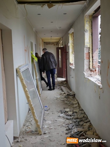 Zdjęcie w galerii na portalu naszwodzislaw.com: Były hotel przy Czyżowickiej do rozbiórki. Powstaje Centrum Usług Społecznych. ZDJĘCIA  wiadomości z regionu