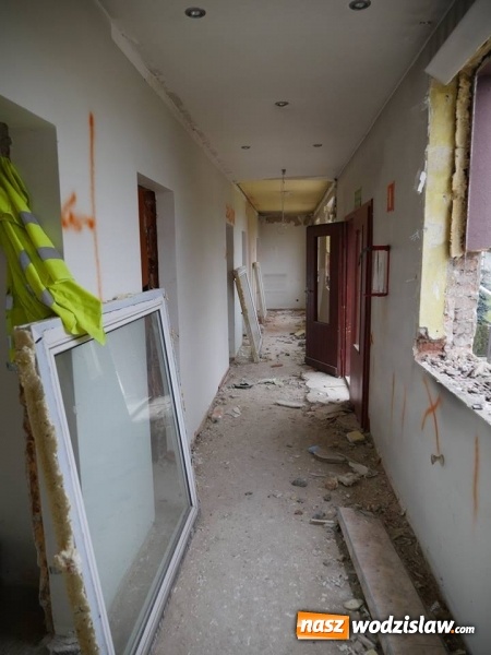 Zdjęcie w galerii na portalu naszwodzislaw.com: Były hotel przy Czyżowickiej do rozbiórki. Powstaje Centrum Usług Społecznych. ZDJĘCIA  wiadomości z regionu