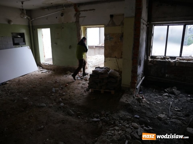 Zdjęcie w galerii na portalu naszwodzislaw.com: Były hotel przy Czyżowickiej do rozbiórki. Powstaje Centrum Usług Społecznych. ZDJĘCIA  wiadomości z regionu