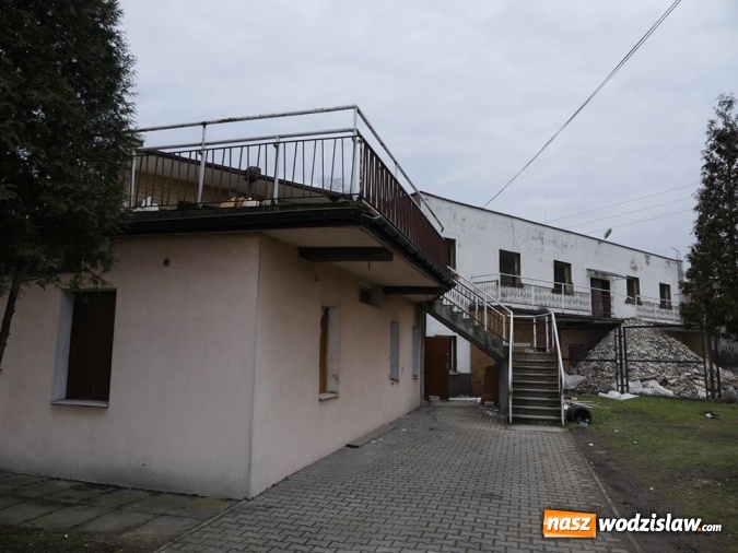 Zdjęcie w galerii na portalu naszwodzislaw.com: Były hotel przy Czyżowickiej do rozbiórki. Powstaje Centrum Usług Społecznych. ZDJĘCIA  wiadomości z regionu