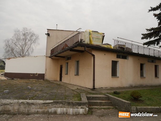 Zdjęcie w galerii na portalu naszwodzislaw.com: Były hotel przy Czyżowickiej do rozbiórki. Powstaje Centrum Usług Społecznych. ZDJĘCIA  wiadomości z regionu