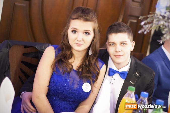 Zdjęcie w galerii na portalu naszwodzislaw.com: Studniówka 2018. Zobacz jak bawi się ZSP nr 2 w Rydułtowach. FOTORELACJA wiadomości z regionu