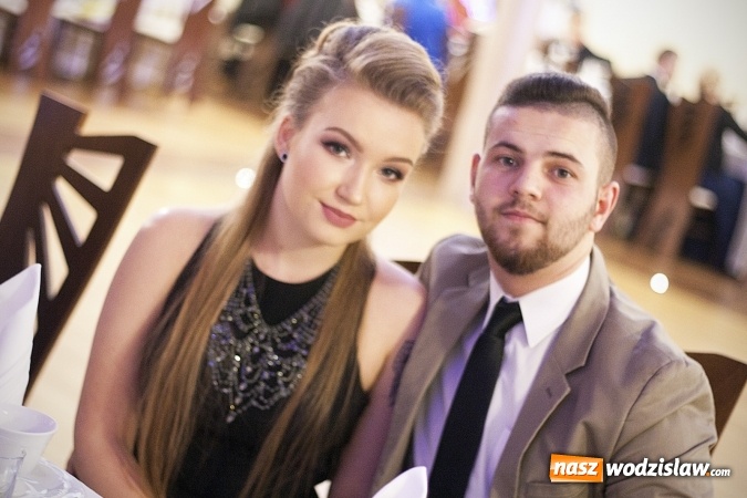 Zdjęcie w galerii na portalu naszwodzislaw.com: Studniówka 2018. Zobacz jak bawi się ZSP nr 2 w Rydułtowach. FOTORELACJA wiadomości z regionu