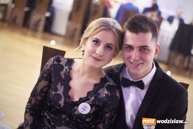 Zdjęcie w galerii na portalu naszwodzislaw.com: Studniówka 2018. Zobacz jak bawi się ZSP nr 2 w Rydułtowach. FOTORELACJA wiadomości z regionu