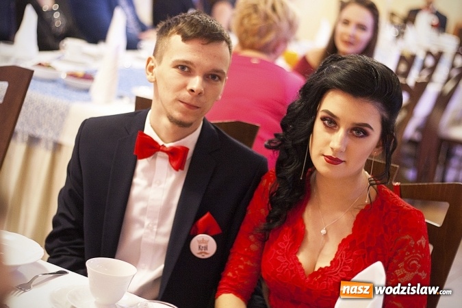 Zdjęcie w galerii na portalu naszwodzislaw.com: Studniówka 2018. Zobacz jak bawi się ZSP nr 2 w Rydułtowach. FOTORELACJA wiadomości z regionu