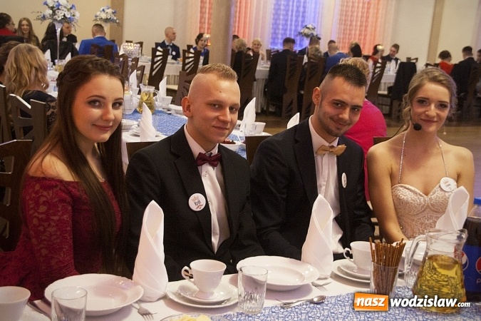 Zdjęcie w galerii na portalu naszwodzislaw.com: Studniówka 2018. Zobacz jak bawi się ZSP nr 2 w Rydułtowach. FOTORELACJA wiadomości z regionu