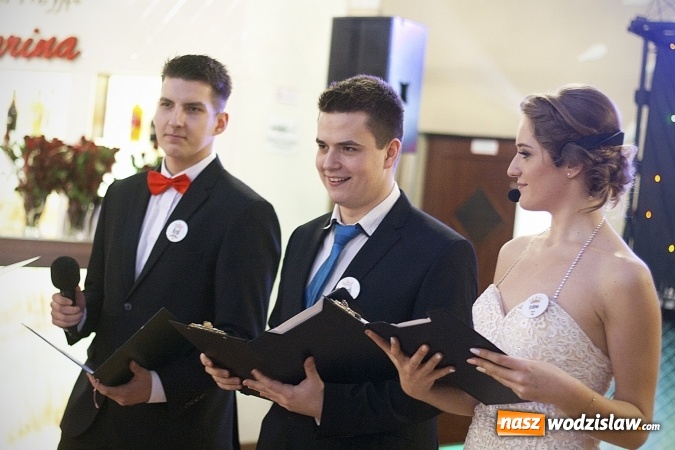 Zdjęcie w galerii na portalu naszwodzislaw.com: Studniówka 2018. Zobacz jak bawi się ZSP nr 2 w Rydułtowach. FOTORELACJA wiadomości z regionu