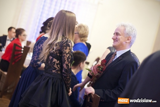 Zdjęcie w galerii na portalu naszwodzislaw.com: Studniówka 2018. Zobacz jak bawi się ZSP nr 2 w Rydułtowach. FOTORELACJA wiadomości z regionu