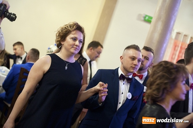 Zdjęcie w galerii na portalu naszwodzislaw.com: Studniówka 2018. Zobacz jak bawi się ZSP nr 2 w Rydułtowach. FOTORELACJA wiadomości z regionu