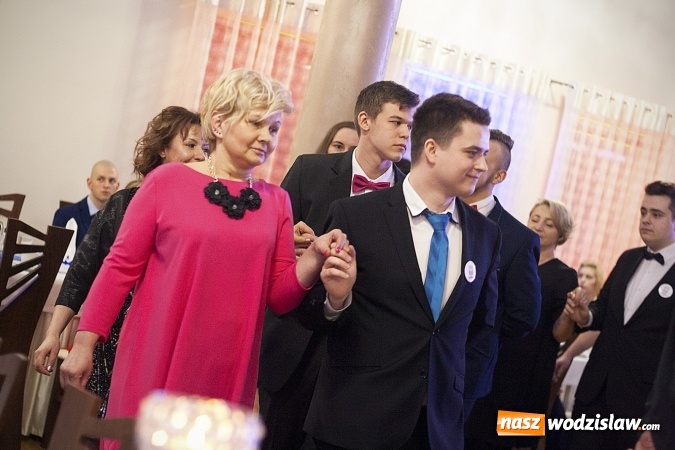 Zdjęcie w galerii na portalu naszwodzislaw.com: Studniówka 2018. Zobacz jak bawi się ZSP nr 2 w Rydułtowach. FOTORELACJA wiadomości z regionu