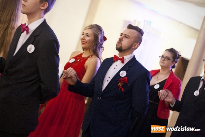 Zdjęcie w galerii na portalu naszwodzislaw.com: Studniówka 2018. Zobacz jak bawi się ZSP nr 2 w Rydułtowach. FOTORELACJA wiadomości z regionu