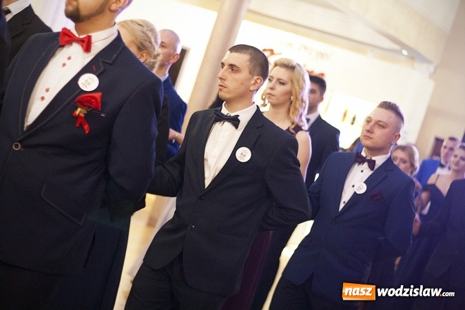 Zdjęcie w galerii na portalu naszwodzislaw.com: Studniówka 2018. Zobacz jak bawi się ZSP nr 2 w Rydułtowach. FOTORELACJA wiadomości z regionu