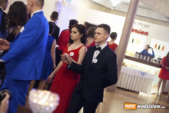 Zdjęcie w galerii na portalu naszwodzislaw.com: Studniówka 2018. Zobacz jak bawi się ZSP nr 2 w Rydułtowach. FOTORELACJA wiadomości z regionu