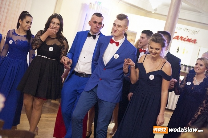 Zdjęcie w galerii na portalu naszwodzislaw.com: Studniówka 2018. Zobacz jak bawi się ZSP nr 2 w Rydułtowach. FOTORELACJA wiadomości z regionu