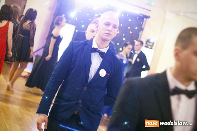 Zdjęcie w galerii na portalu naszwodzislaw.com: Studniówka 2018. Zobacz jak bawi się ZSP nr 2 w Rydułtowach. FOTORELACJA wiadomości z regionu