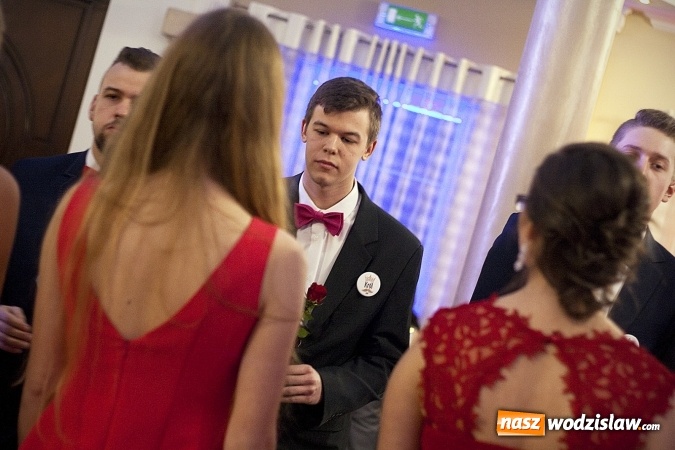 Zdjęcie w galerii na portalu naszwodzislaw.com: Studniówka 2018. Zobacz jak bawi się ZSP nr 2 w Rydułtowach. FOTORELACJA wiadomości z regionu