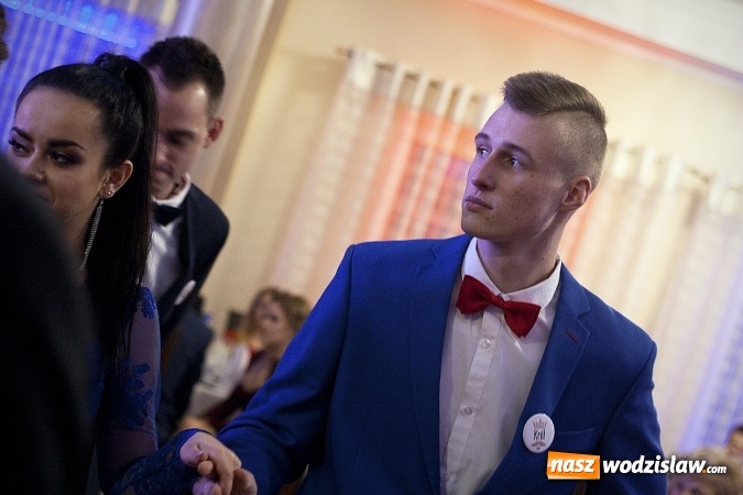 Zdjęcie w galerii na portalu naszwodzislaw.com: Studniówka 2018. Zobacz jak bawi się ZSP nr 2 w Rydułtowach. FOTORELACJA wiadomości z regionu