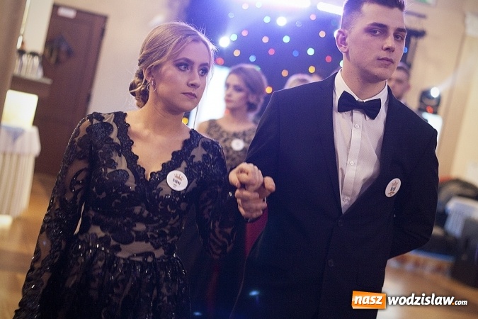 Zdjęcie w galerii na portalu naszwodzislaw.com: Studniówka 2018. Zobacz jak bawi się ZSP nr 2 w Rydułtowach. FOTORELACJA wiadomości z regionu