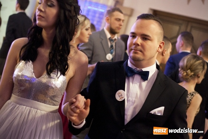 Zdjęcie w galerii na portalu naszwodzislaw.com: Studniówka 2018. Zobacz jak bawi się ZSP nr 2 w Rydułtowach. FOTORELACJA wiadomości z regionu