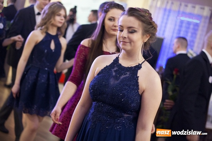 Zdjęcie w galerii na portalu naszwodzislaw.com: Studniówka 2018. Zobacz jak bawi się ZSP nr 2 w Rydułtowach. FOTORELACJA wiadomości z regionu