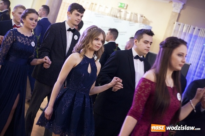 Zdjęcie w galerii na portalu naszwodzislaw.com: Studniówka 2018. Zobacz jak bawi się ZSP nr 2 w Rydułtowach. FOTORELACJA wiadomości z regionu